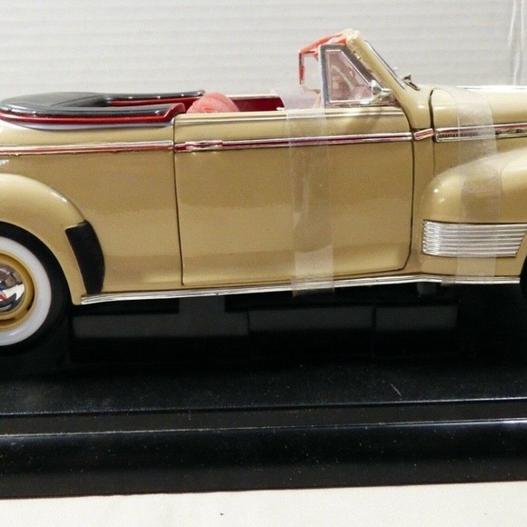 Welly 1941 Chevy Special Deluxe convertible die cast metal model car - Picture 12 of 12